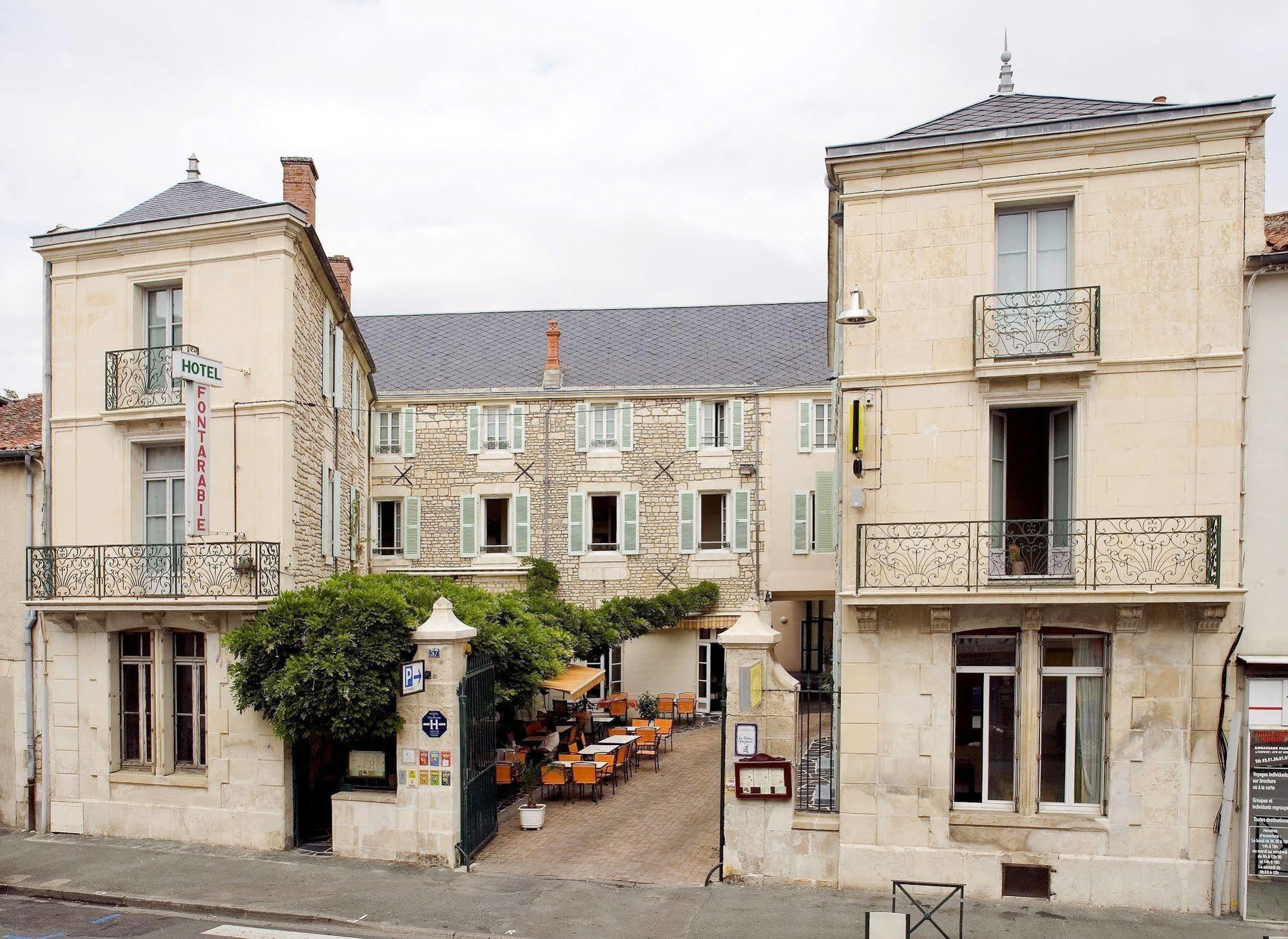 Logis Hotel-Restaurant Le Fontarabie Fontenay-le-Comte Exteriör bild
