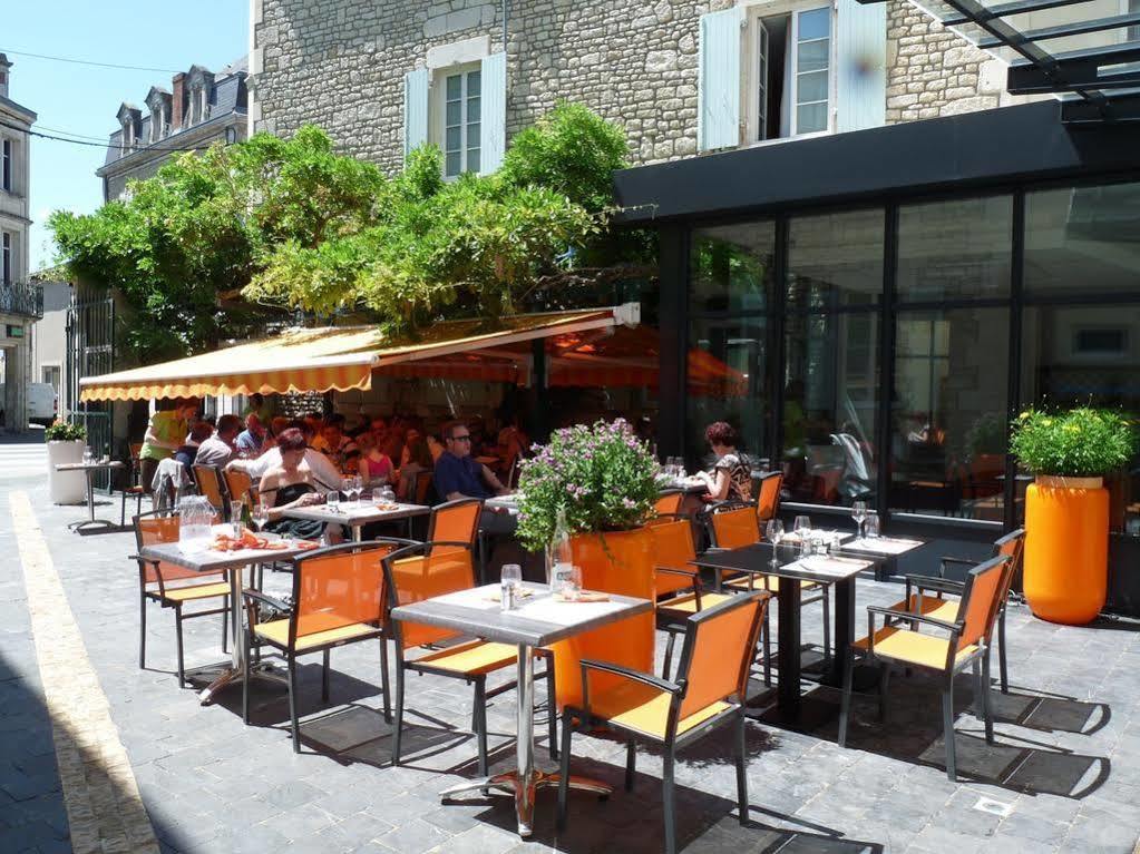 Logis Hotel-Restaurant Le Fontarabie Fontenay-le-Comte Exteriör bild